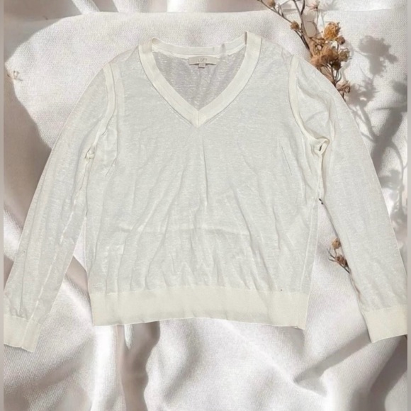 Loft White Open-Knit V-Neck Sweater – Lightweight, Long Sleeve, Breathable - Picture 2 of 5